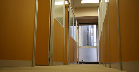 入口の先の通路